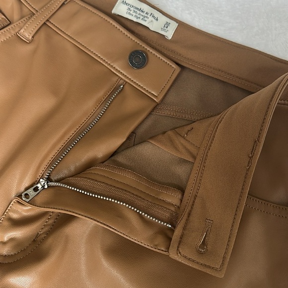 A&F Women’s Plus Size 90’s Straight Ultra High Rise Faux Leather Light Academia - Picture 8 of 9